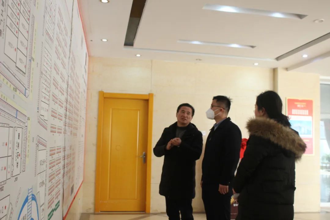 撮镇镇党委副书记严伟一行莅临腾辉商业运营党支部开展非公党建综合调研
