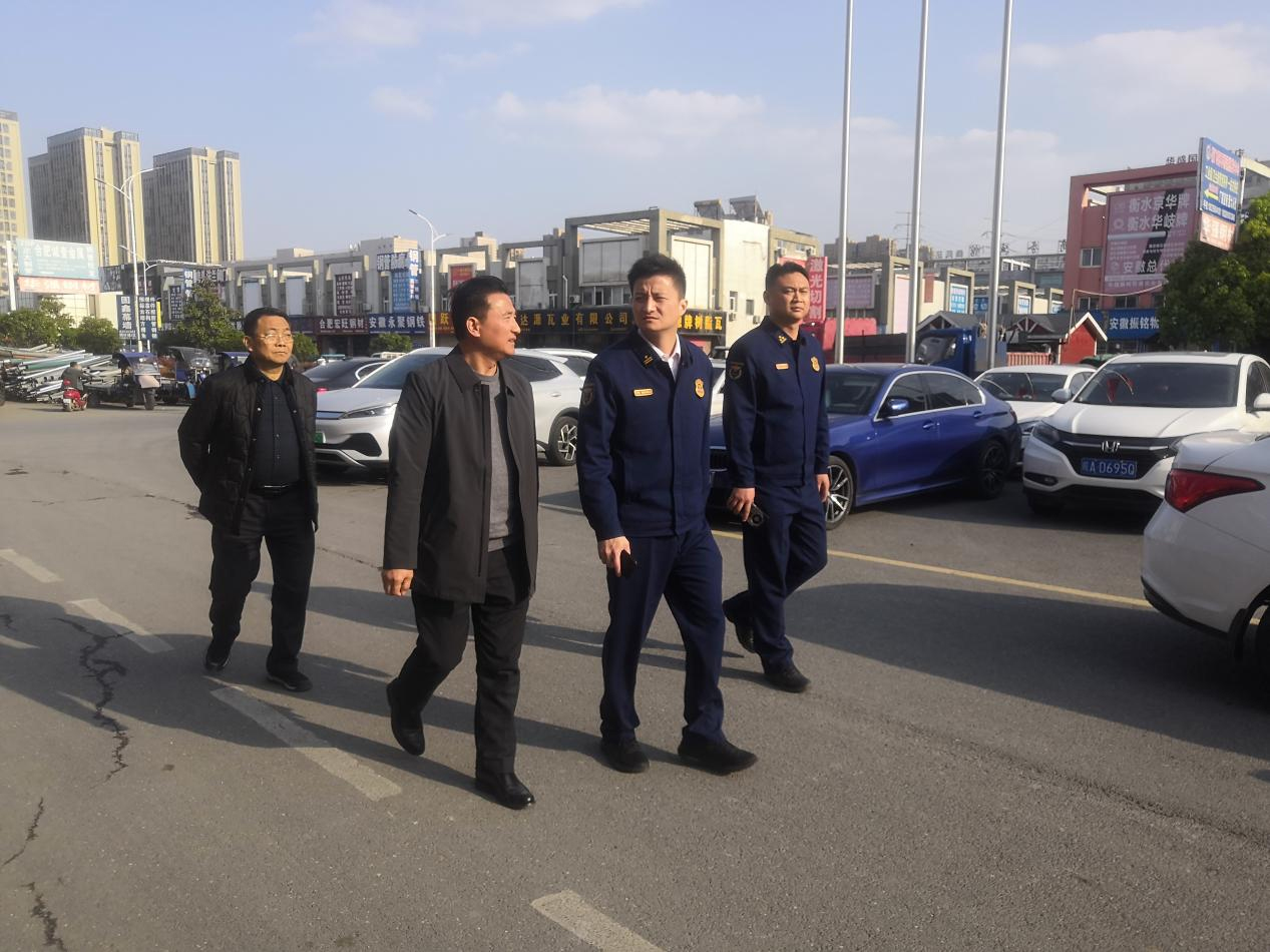 肥东消防大队在腾辉·华东建材中心进行消防安全检查