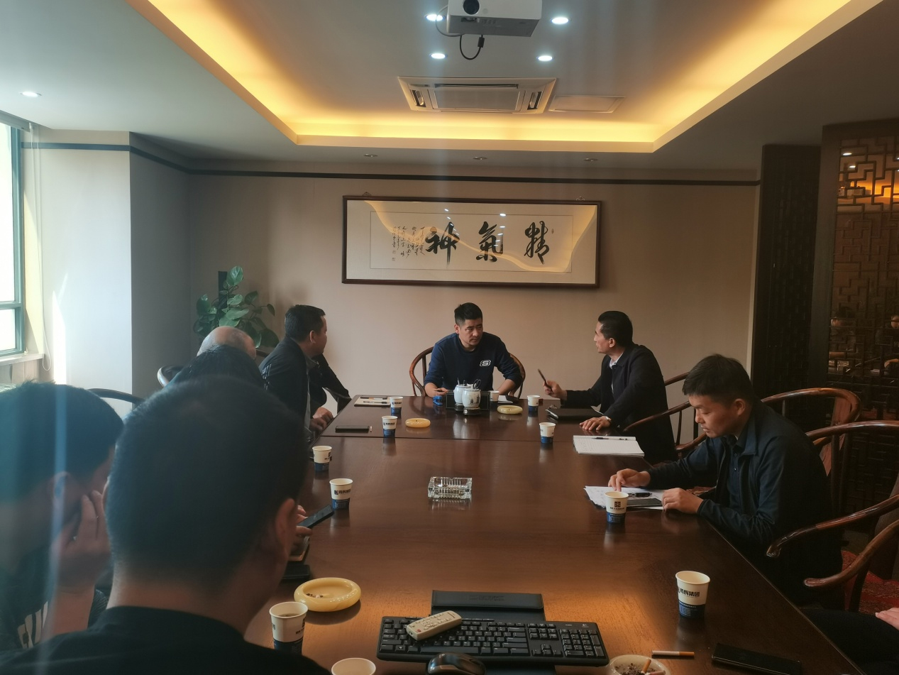 撮镇镇大市场整治专班小组组长撮镇镇党委副书记孙家亮主持召开华东建材中心安全整治工作会议并开展“回头看”